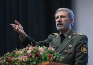 فرمانده کل ارتش: نیروهای مسلح با تمام قوا قاطعانه عمل میکنند