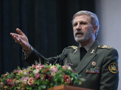 فرمانده کل ارتش: نیروهای مسلح با تمام قوا قاطعانه عمل میکنند