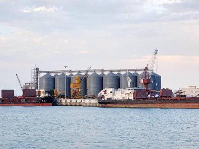 بنادر ایران صرفا تجاری و در چارچوب مقررات بینالمللی در حال فعالیت هستند