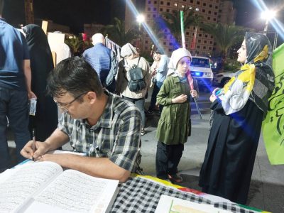 «قرآن در میدان»؛ همراهی شهروندان با نگارش آیات الهی در شب‌های همدلی میدان ولیعصر(عج)