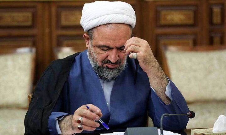 نماینده انقلابی و انقلاب مخملی