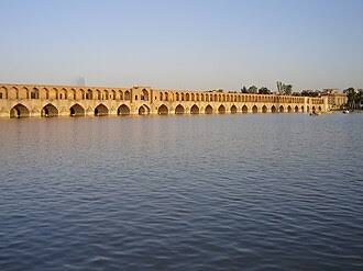 تاریخ، فرهنگ و حافظه جمعی اصفهان در بستر یک رود