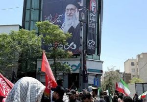 کارکنان بانک دی  در مسیر وداع قائر امت خادمی کردند
