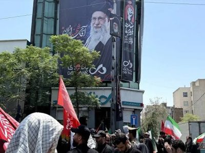 کارکنان بانک دی  در مسیر وداع قائر امت خادمی کردند