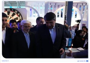 میزبانی بانک صادرات ایران از معاون اول رئیسجمهور در نمایشگاه الکامپ/ قدردانی محمدرضا عارف از عرضه خدمات هوشمند به مشتریان