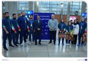 استقبال گرم بانک صادرات ایران از قهرمانان وزنهبرداری