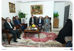 دیدار افشین خانی با خانواده اولین شهید بانک صادرات ایران/ تاکید بر الگوبرداری از سیره شهدا در خدمترسانی به مردم